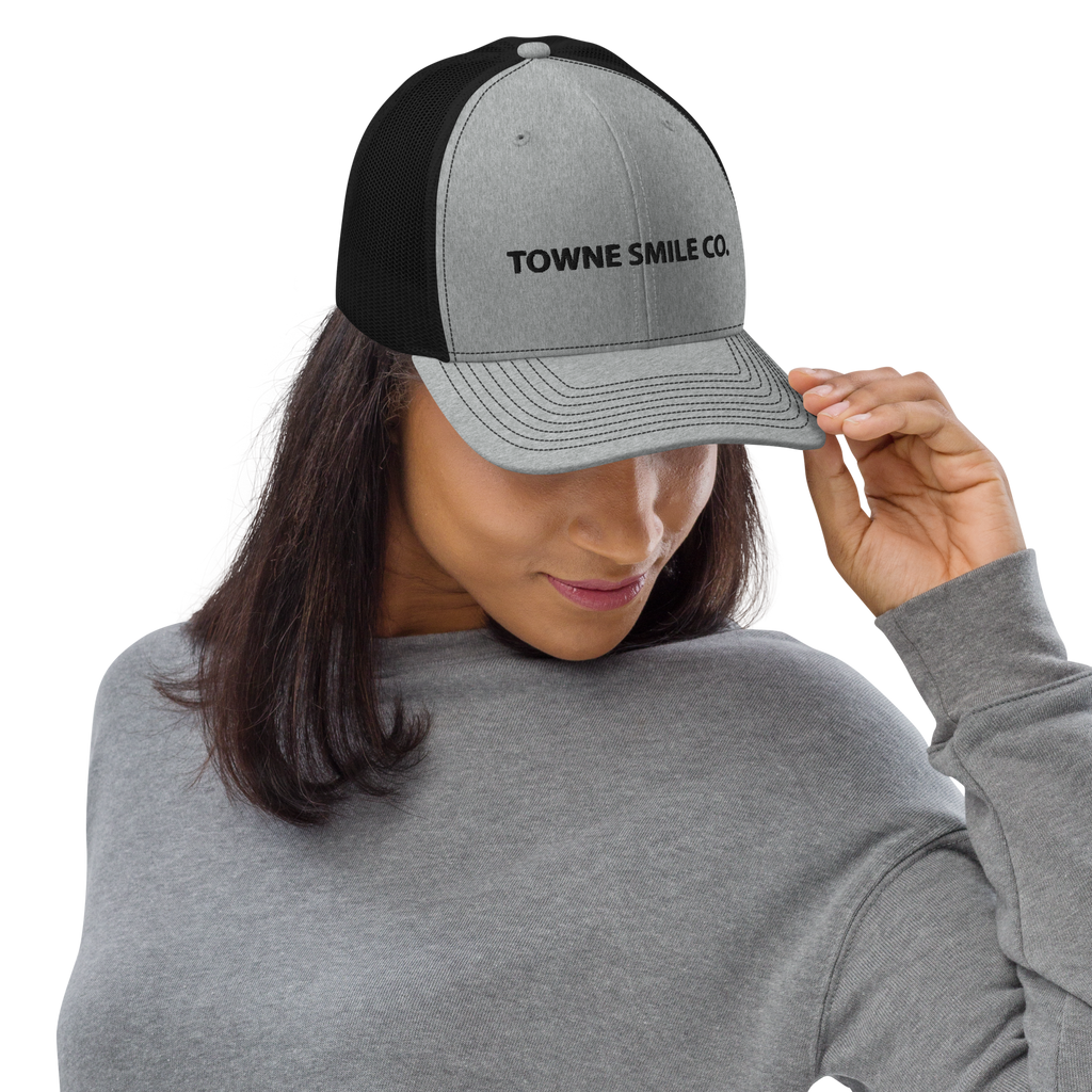 SIGNATURE. Trucker Snapback Cap