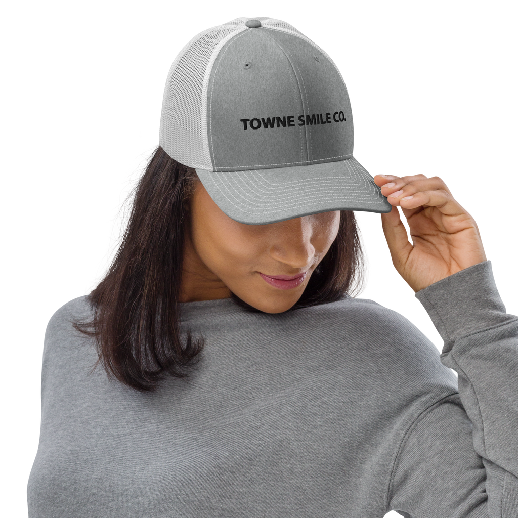 SIGNATURE. Trucker Snapback Cap